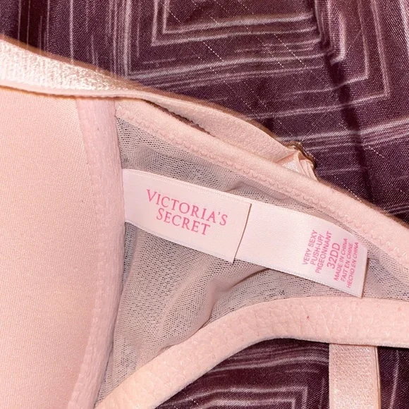 Victoria’s Secret Very Sexy Push-Up Bra - Picture 7 of 8